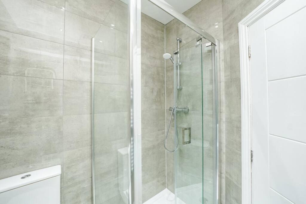 Newly Renovated Modern 4 Bed 3 Bath Apartment Londra Exterior foto