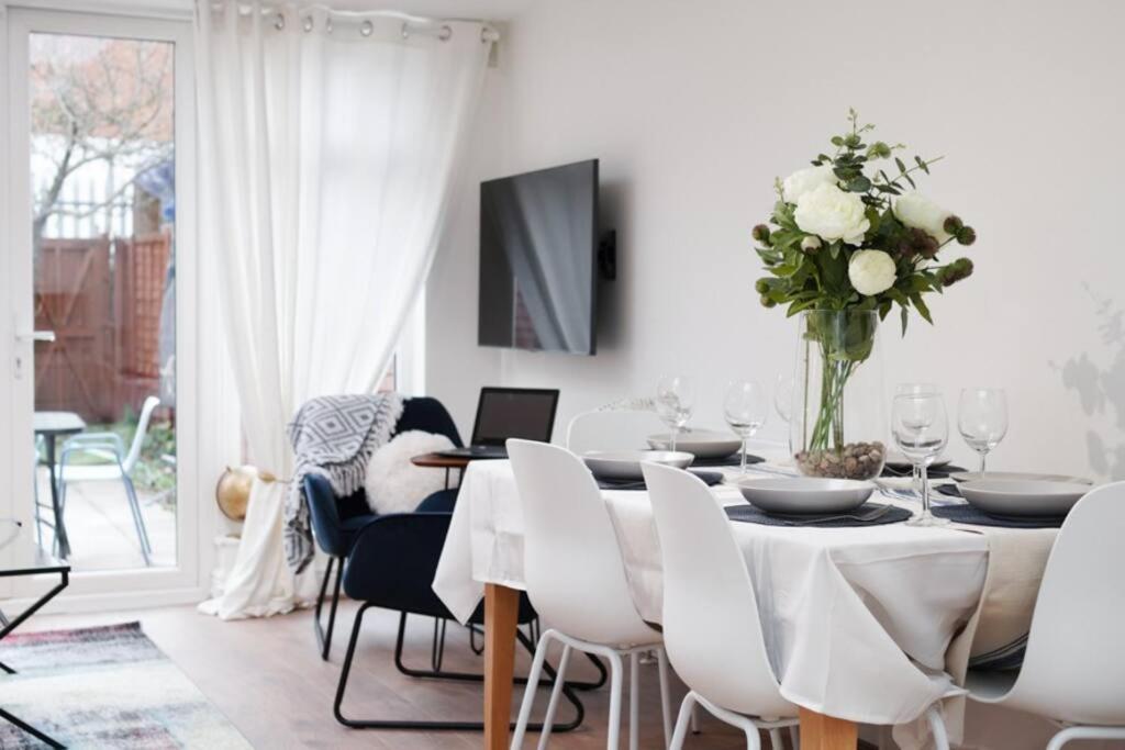 Newly Renovated Modern 4 Bed 3 Bath Apartment Londra Exterior foto