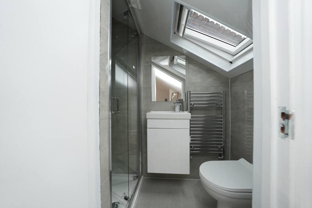 Newly Renovated Modern 4 Bed 3 Bath Apartment Londra Exterior foto