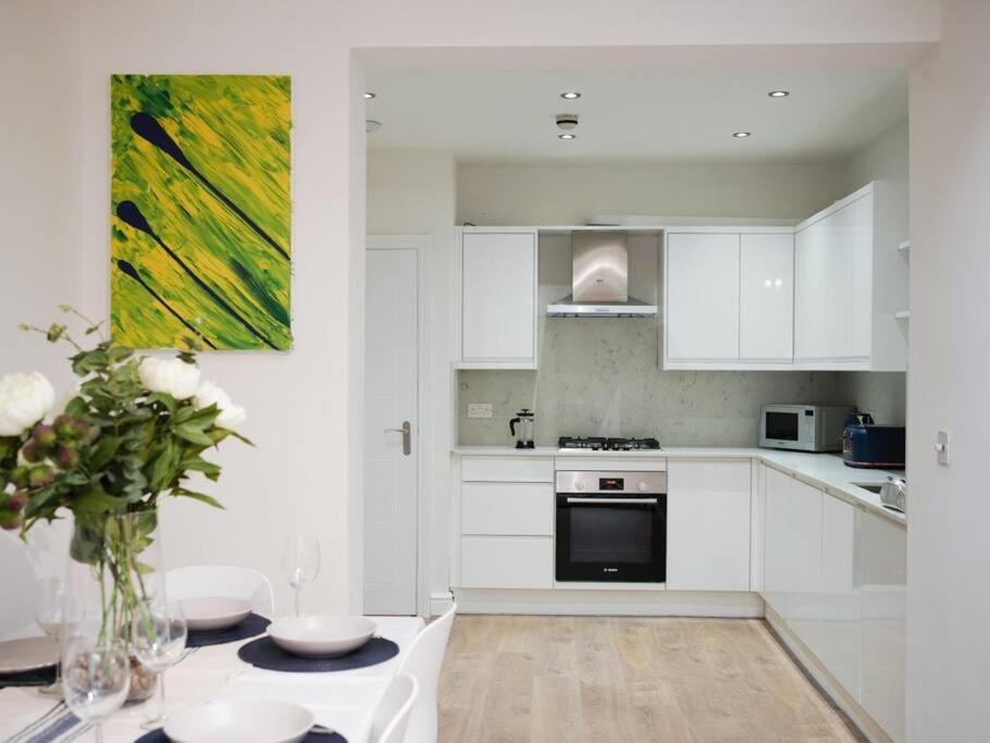 Newly Renovated Modern 4 Bed 3 Bath Apartment Londra Exterior foto