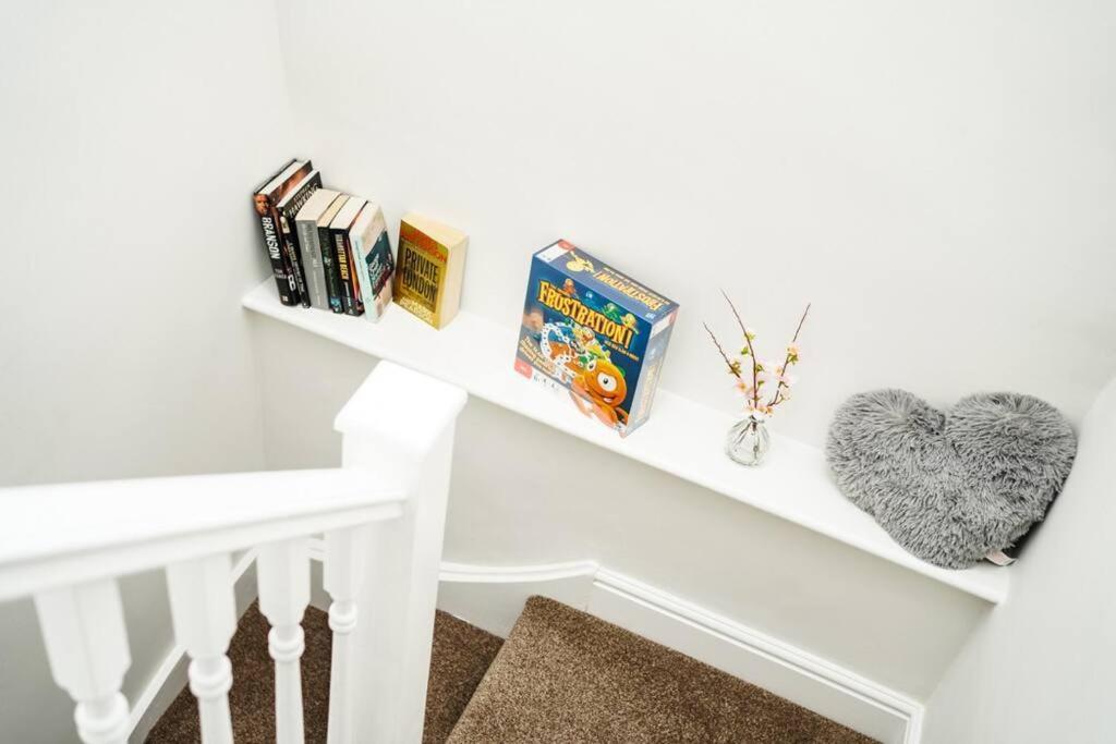 Newly Renovated Modern 4 Bed 3 Bath Apartment Londra Exterior foto