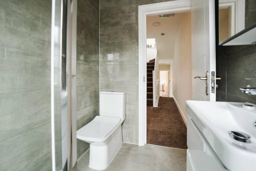 Newly Renovated Modern 4 Bed 3 Bath Apartment Londra Exterior foto