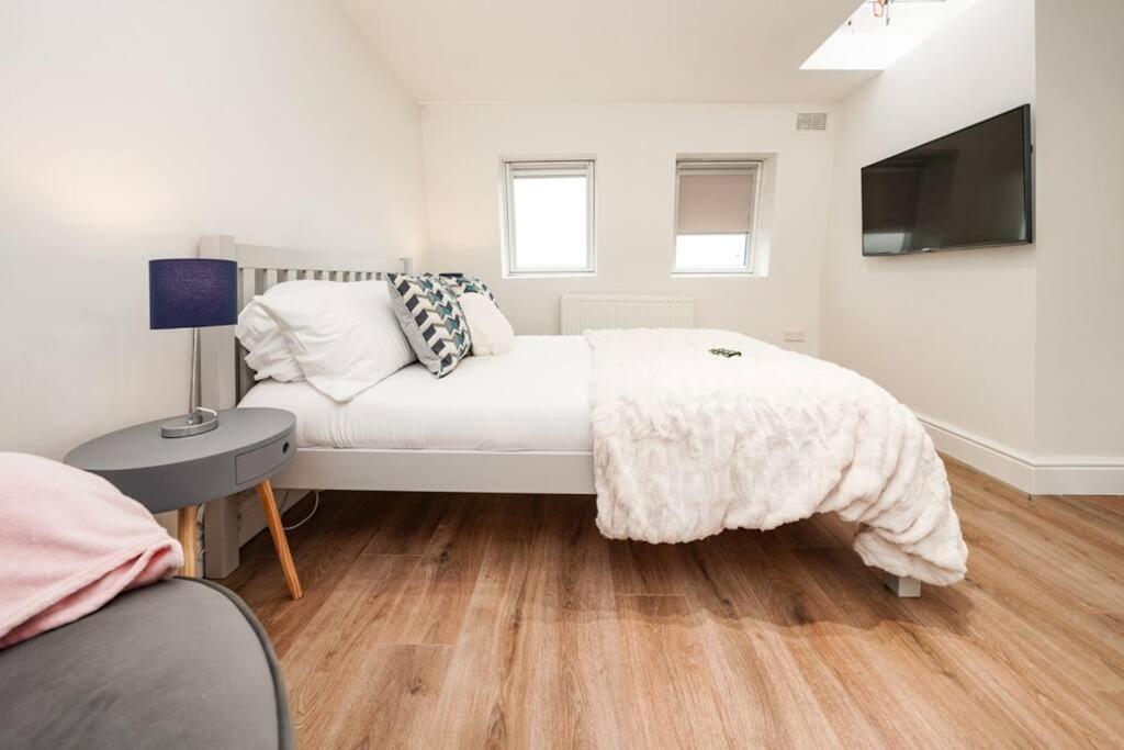 Newly Renovated Modern 4 Bed 3 Bath Apartment Londra Exterior foto