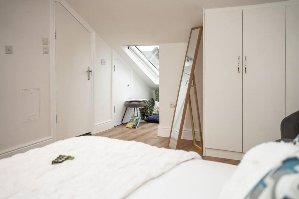 Newly Renovated Modern 4 Bed 3 Bath Apartment Londra Exterior foto