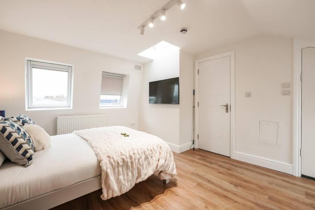 Newly Renovated Modern 4 Bed 3 Bath Apartment Londra Exterior foto